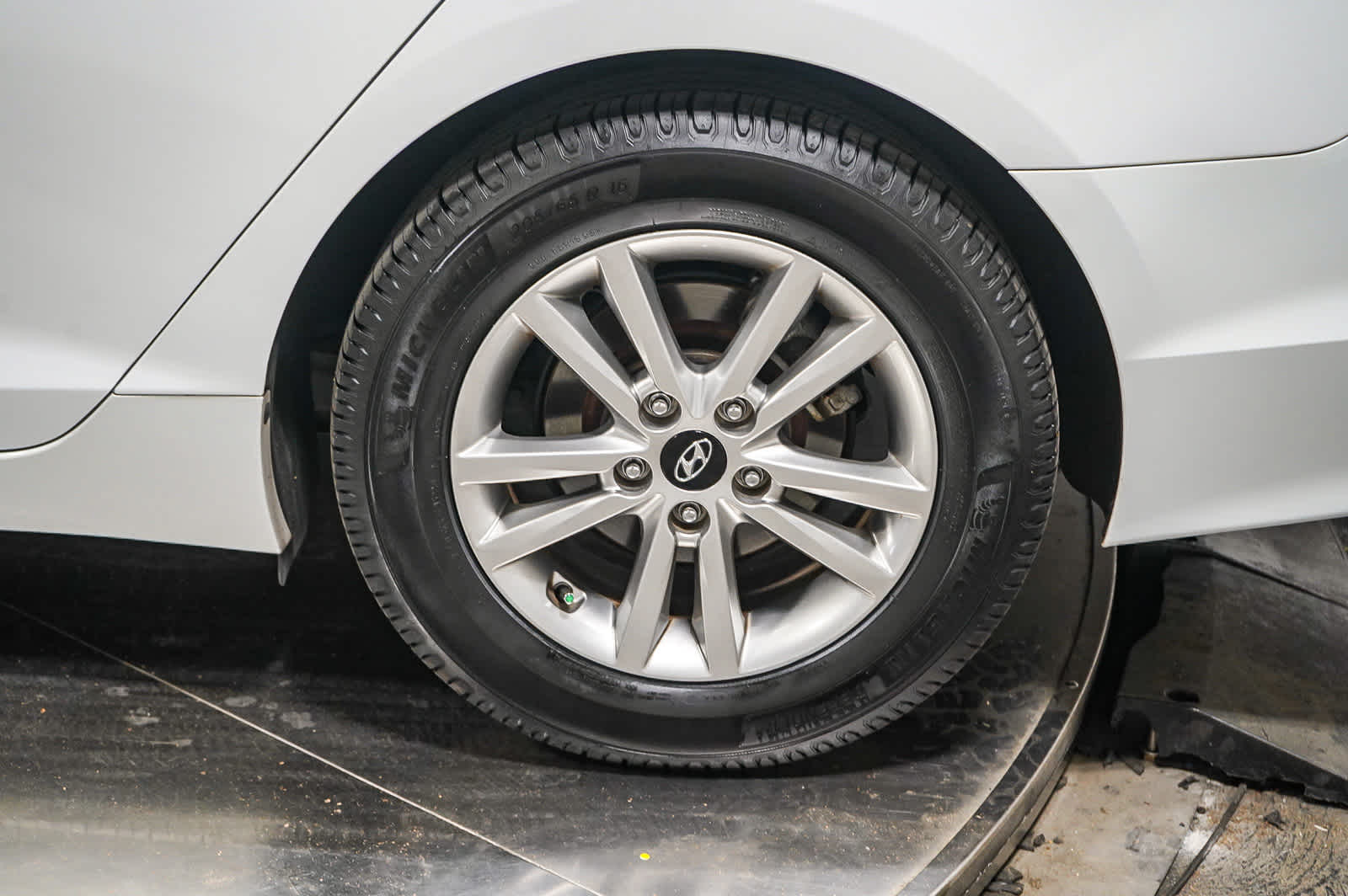 Thumbnail: 2017 Hyundai Sonata - 4