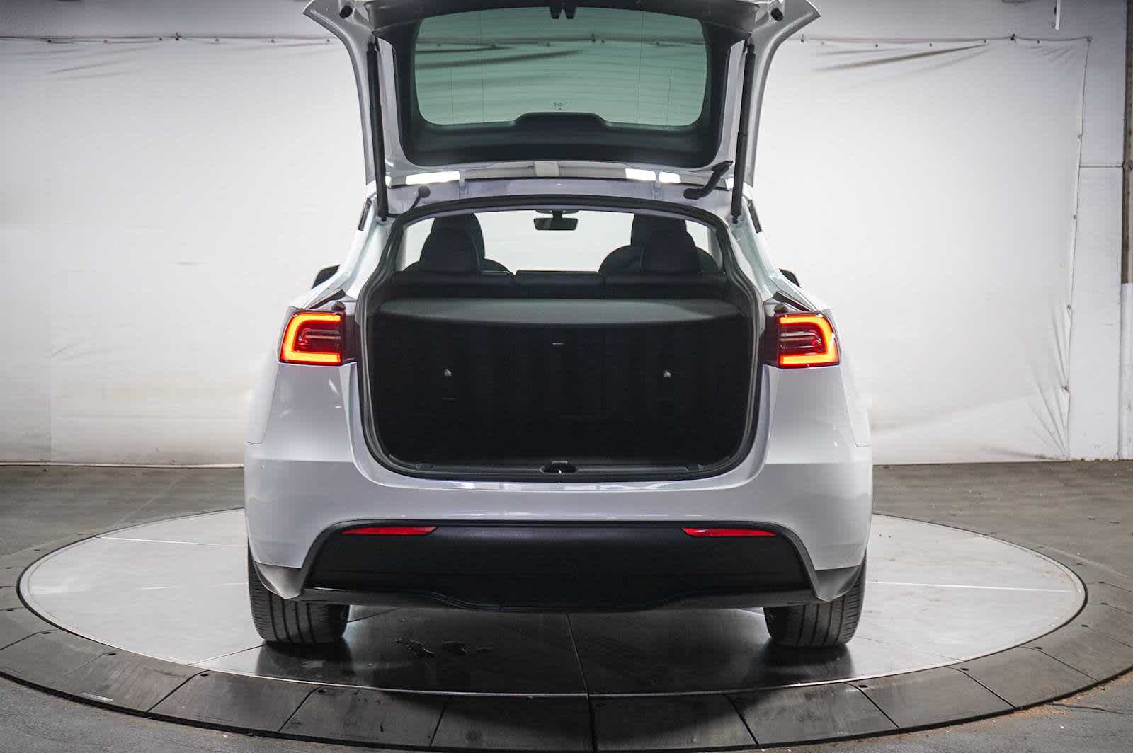 Thumbnail: 2024 Tesla Model Y - 29