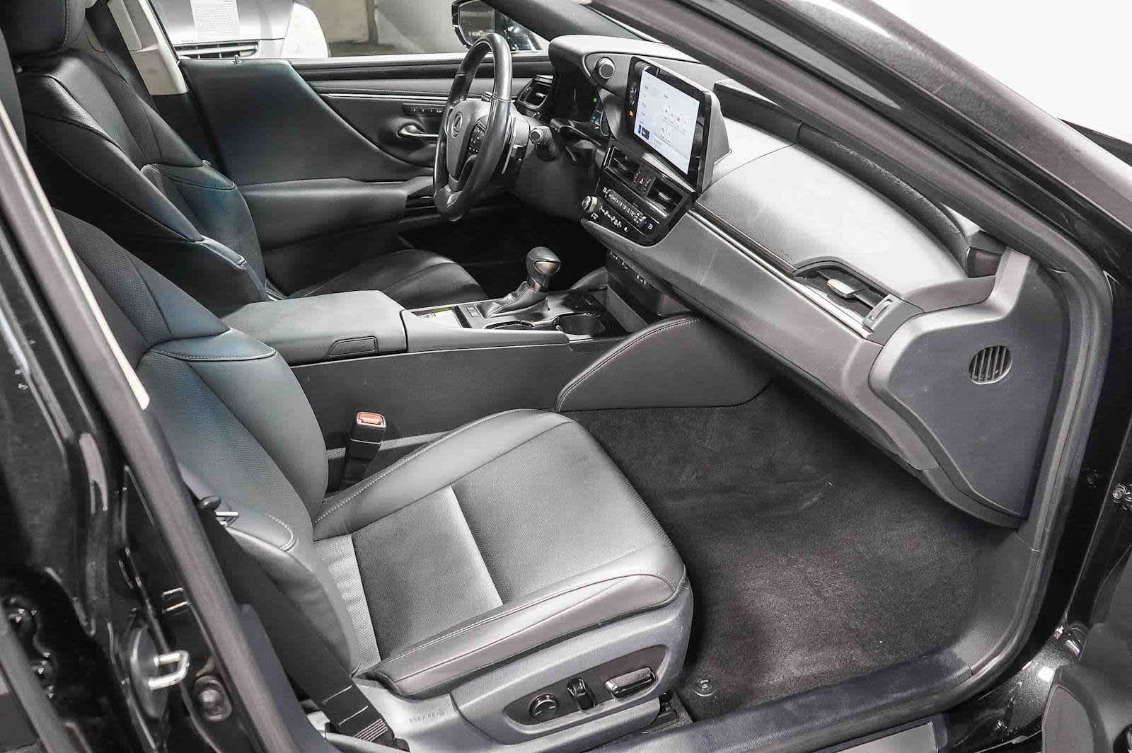 Thumbnail: 2024 Lexus ES - 18