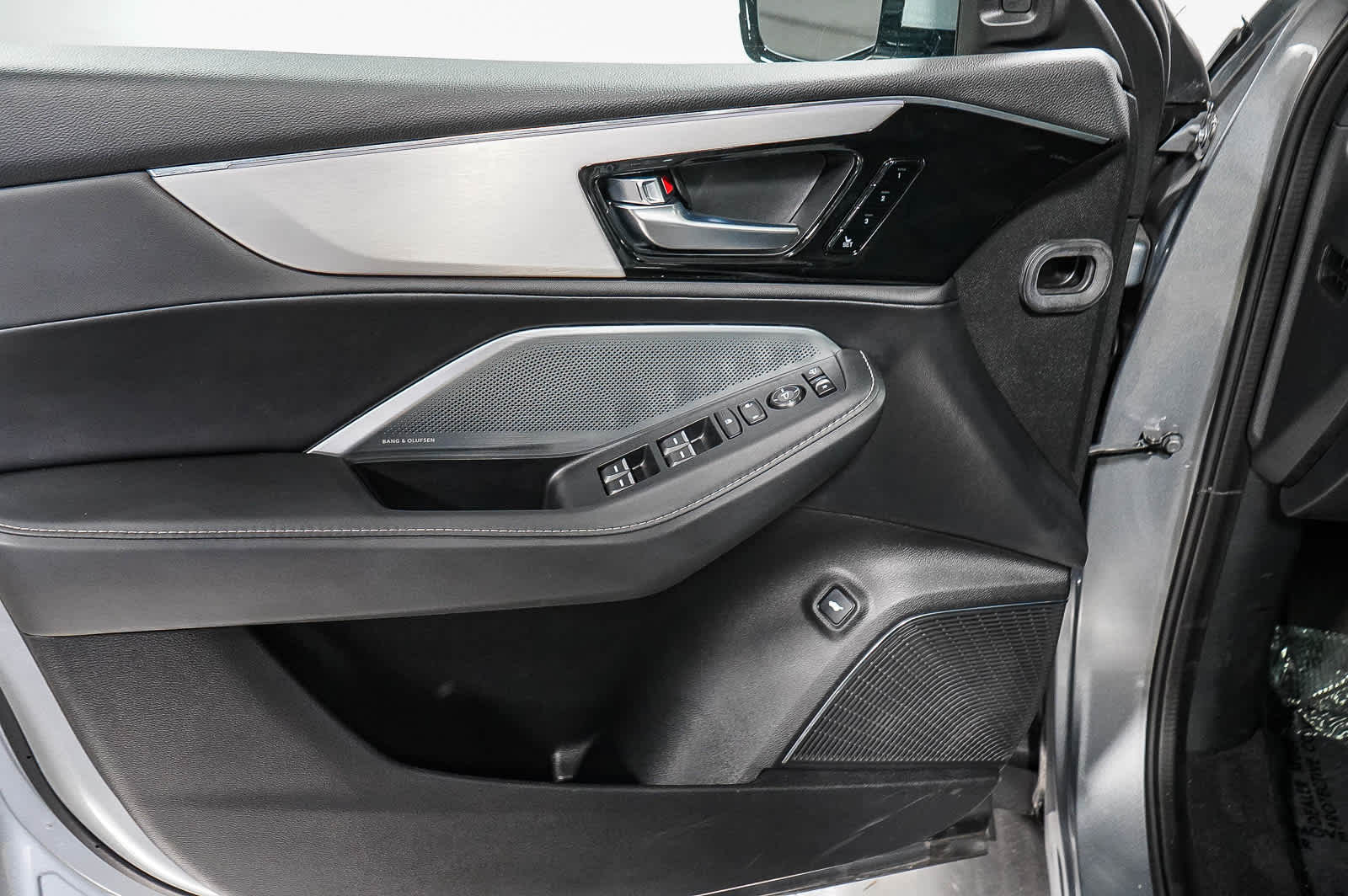 Thumbnail: 2025 Acura MDX - 24