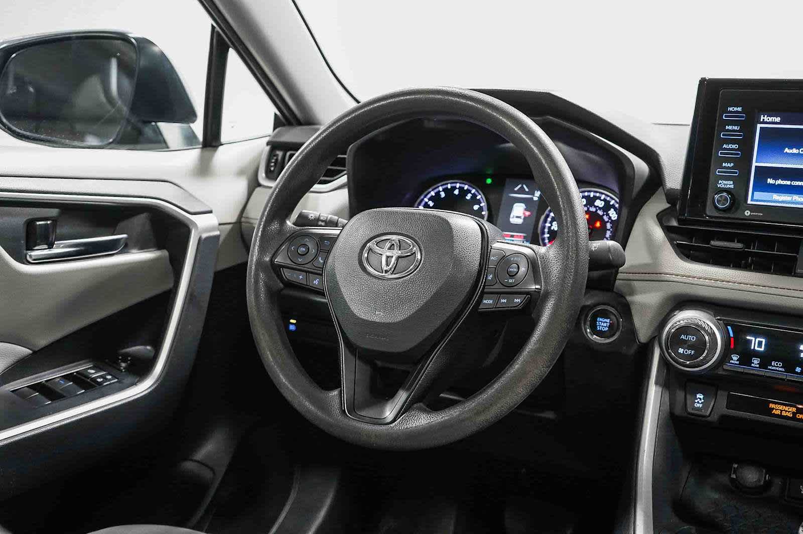 Thumbnail: 2021 Toyota RAV4 - 17