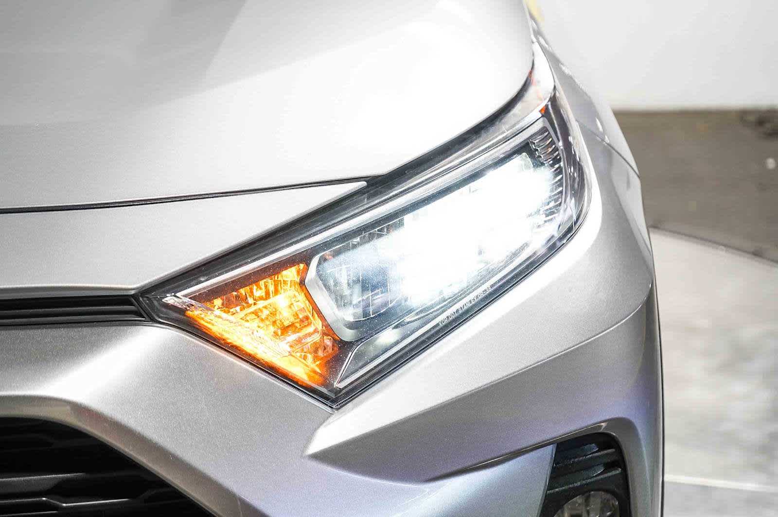 Thumbnail: 2021 Toyota RAV4 - 8