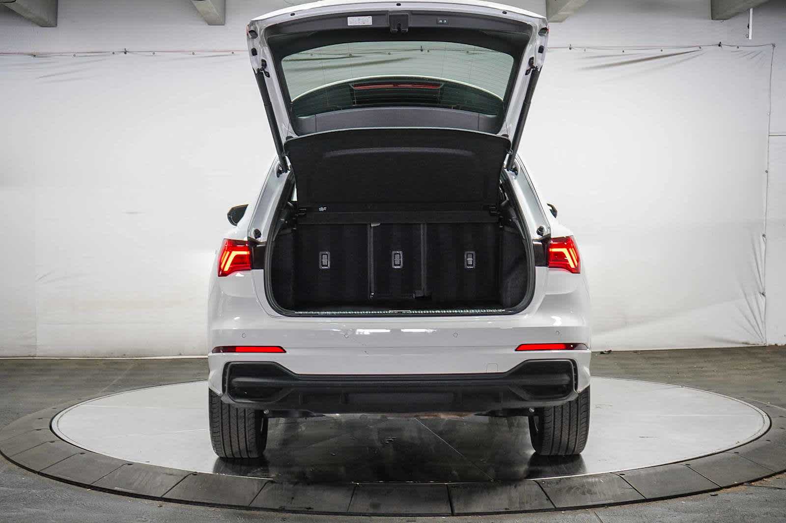 Thumbnail: 2024 Audi Q3 - 29