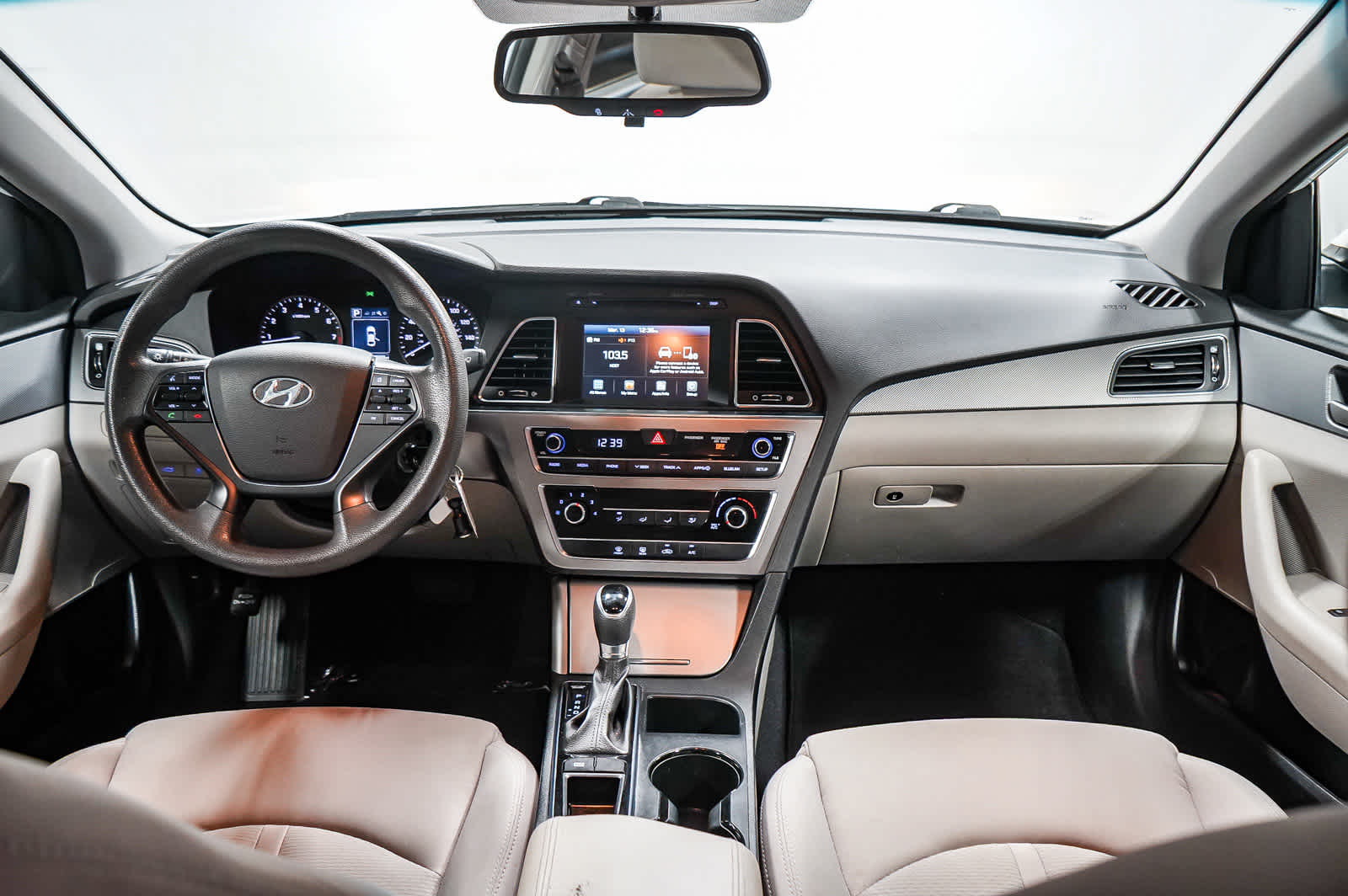 Thumbnail: 2017 Hyundai Sonata - 10