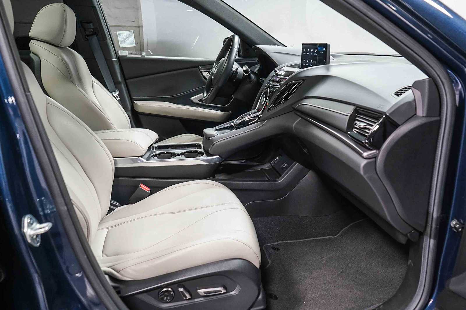 Thumbnail: 2025 Acura RDX - 17