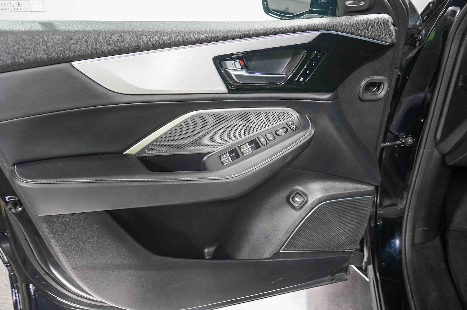 Thumbnail: 2023 Acura MDX - 22