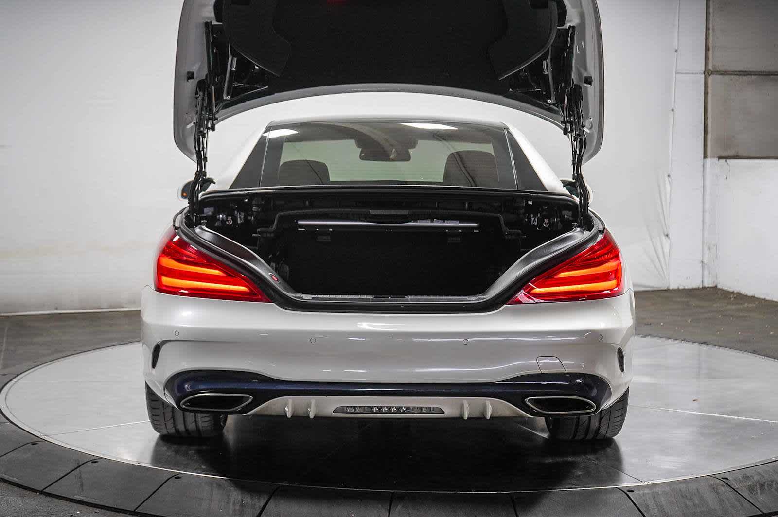 Thumbnail: 2017 Mercedes-Benz SL-Class - 28