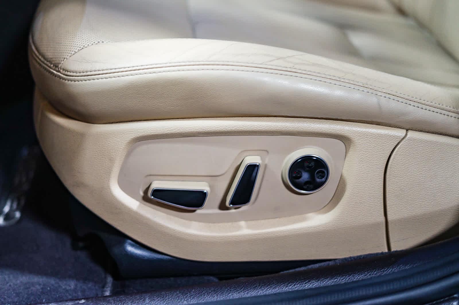 Thumbnail: 2017 Genesis G80 - 24