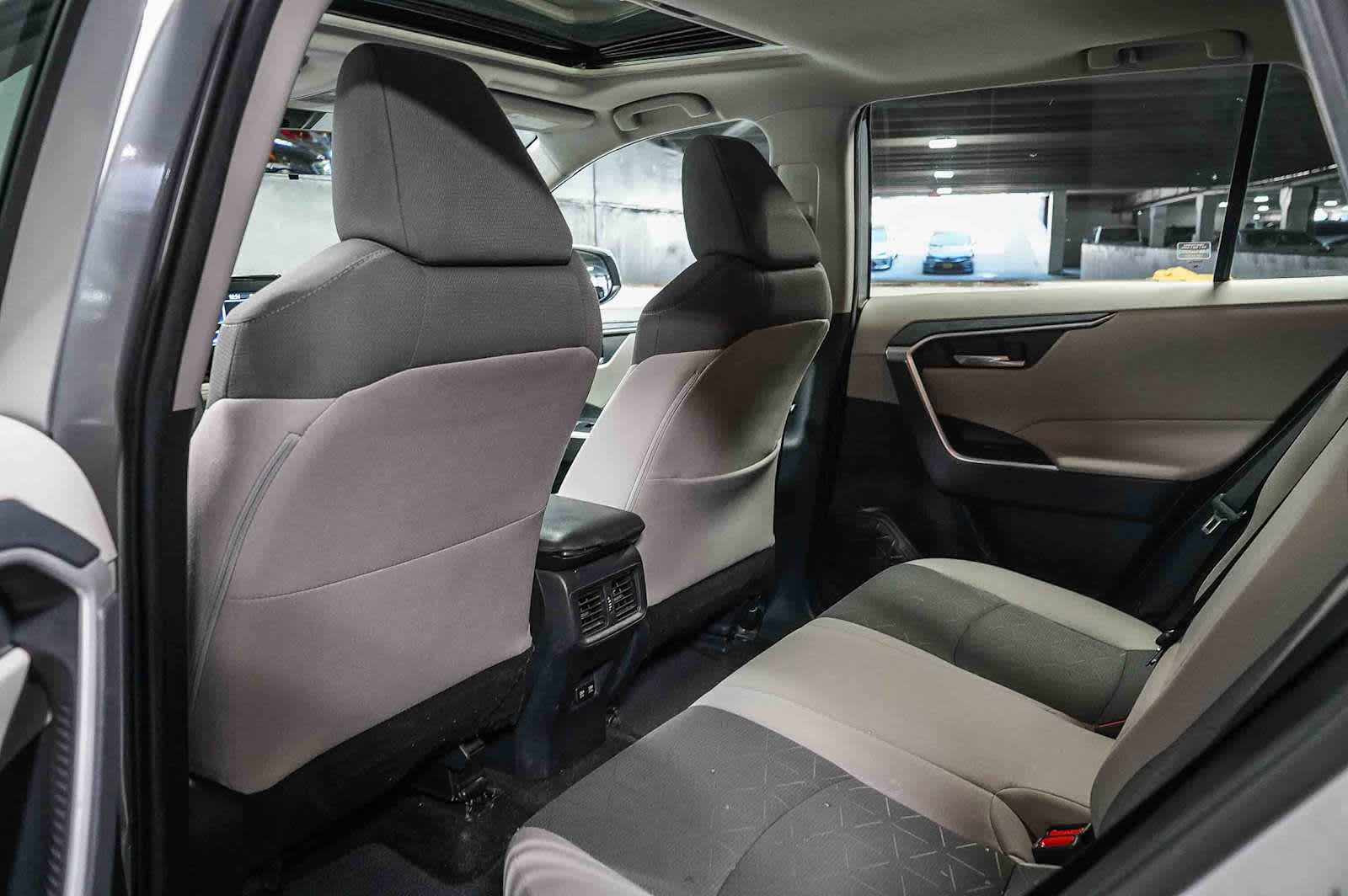 Thumbnail: 2021 Toyota RAV4 - 22