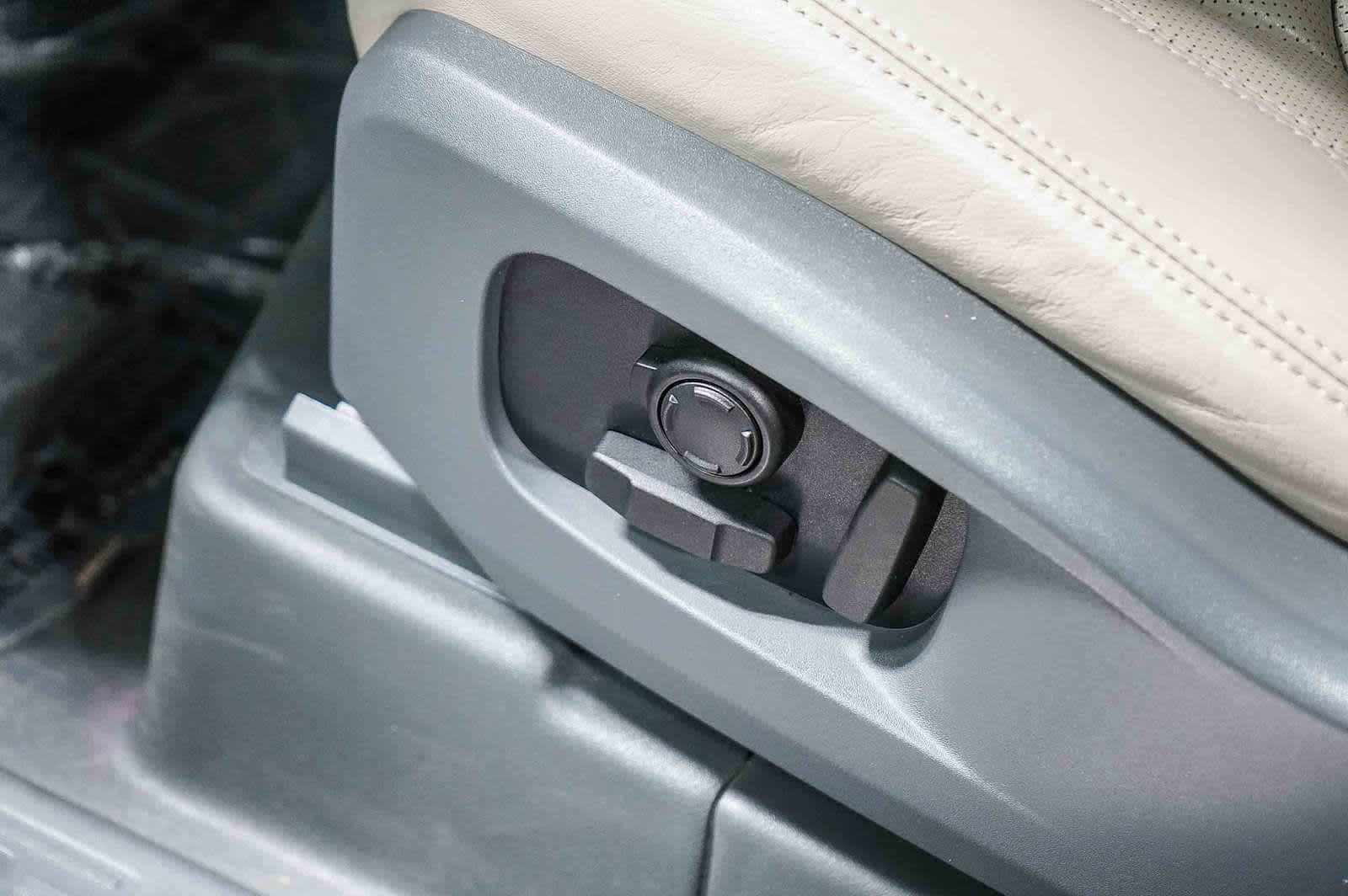 Thumbnail: 2020 Land Rover Defender - 26