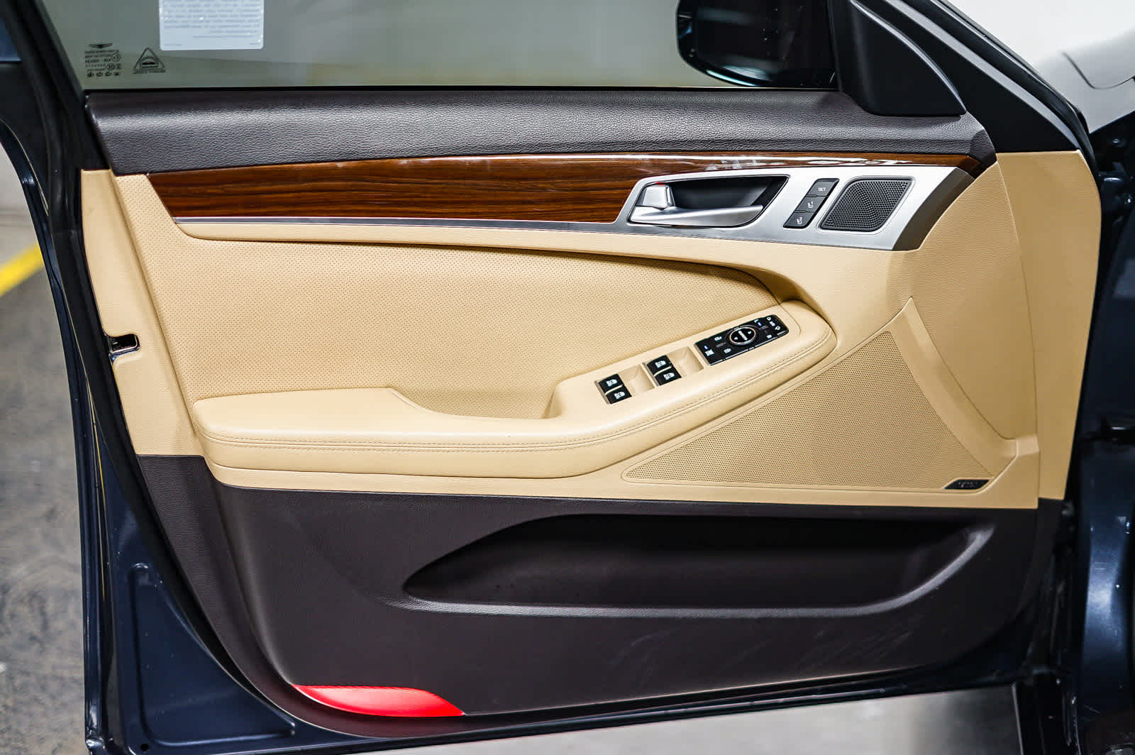 Thumbnail: 2017 Genesis G80 - 25