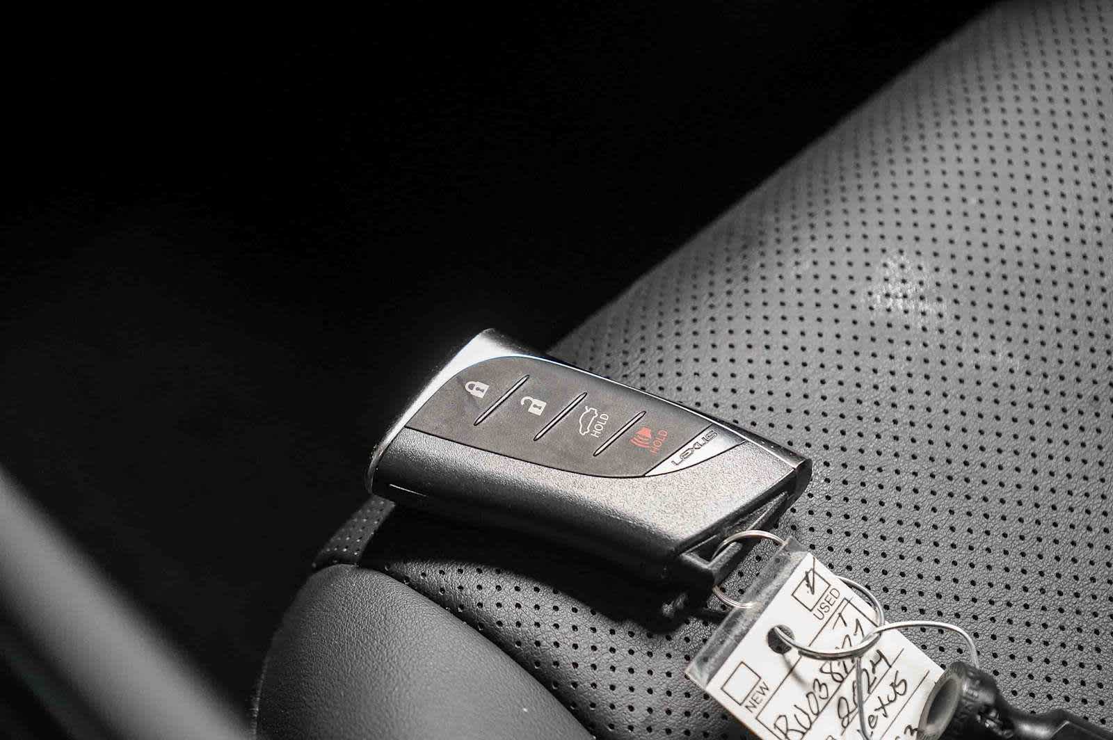 Thumbnail: 2024 Lexus ES - 31