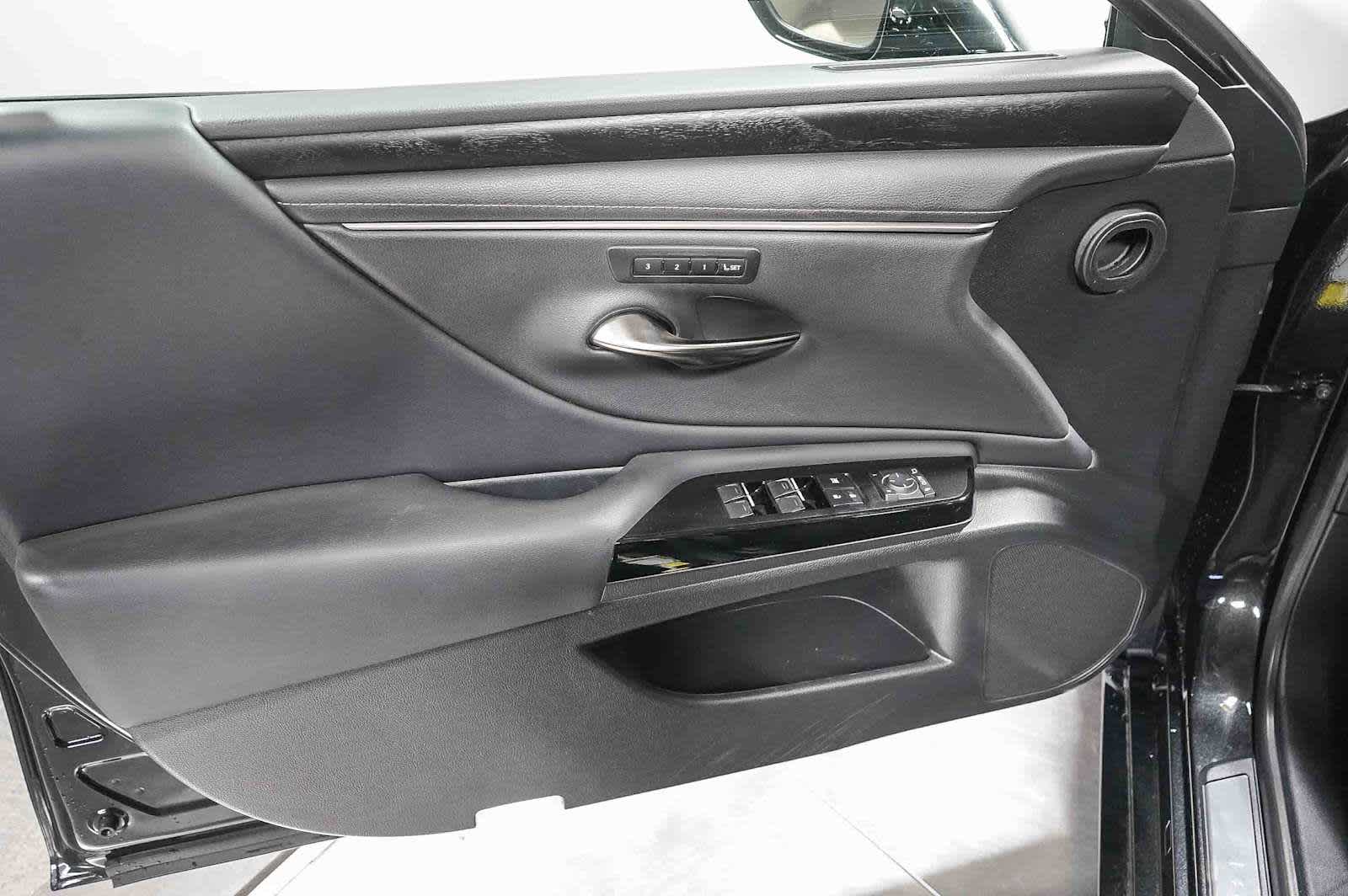 Thumbnail: 2024 Lexus ES - 24