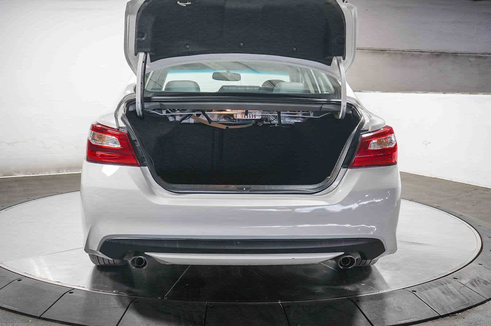Thumbnail: 2017 Nissan Altima - 29