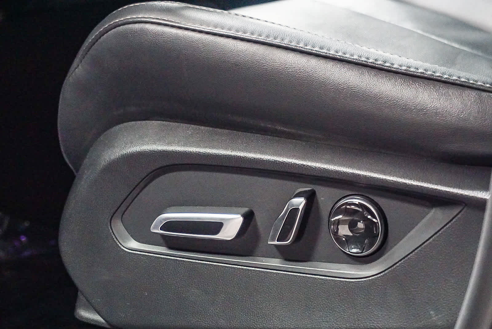 Thumbnail: 2023 Acura MDX - 25