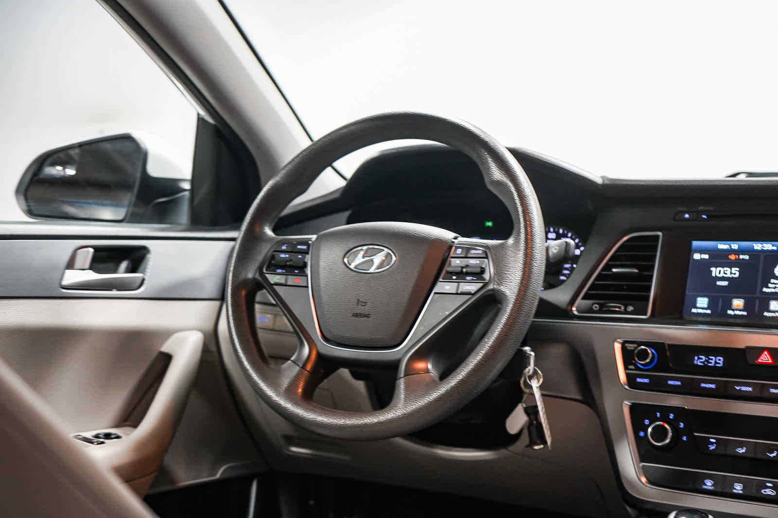 Thumbnail: 2017 Hyundai Sonata - 13