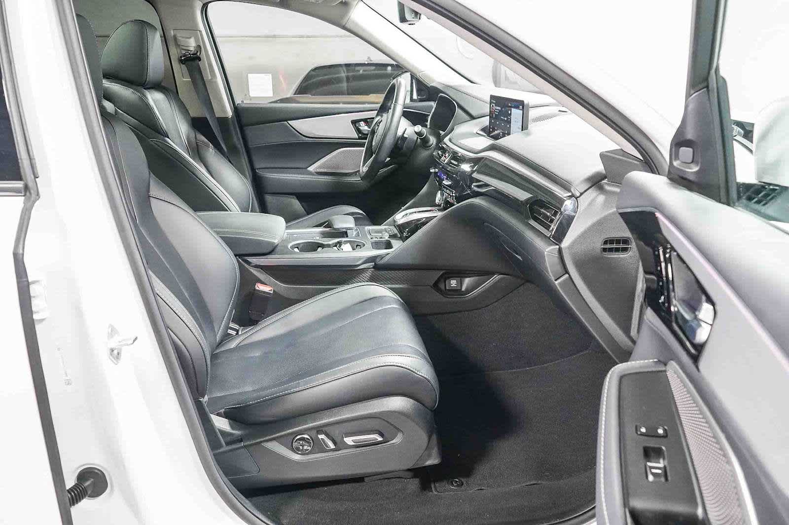 Thumbnail: 2023 Acura MDX - 18