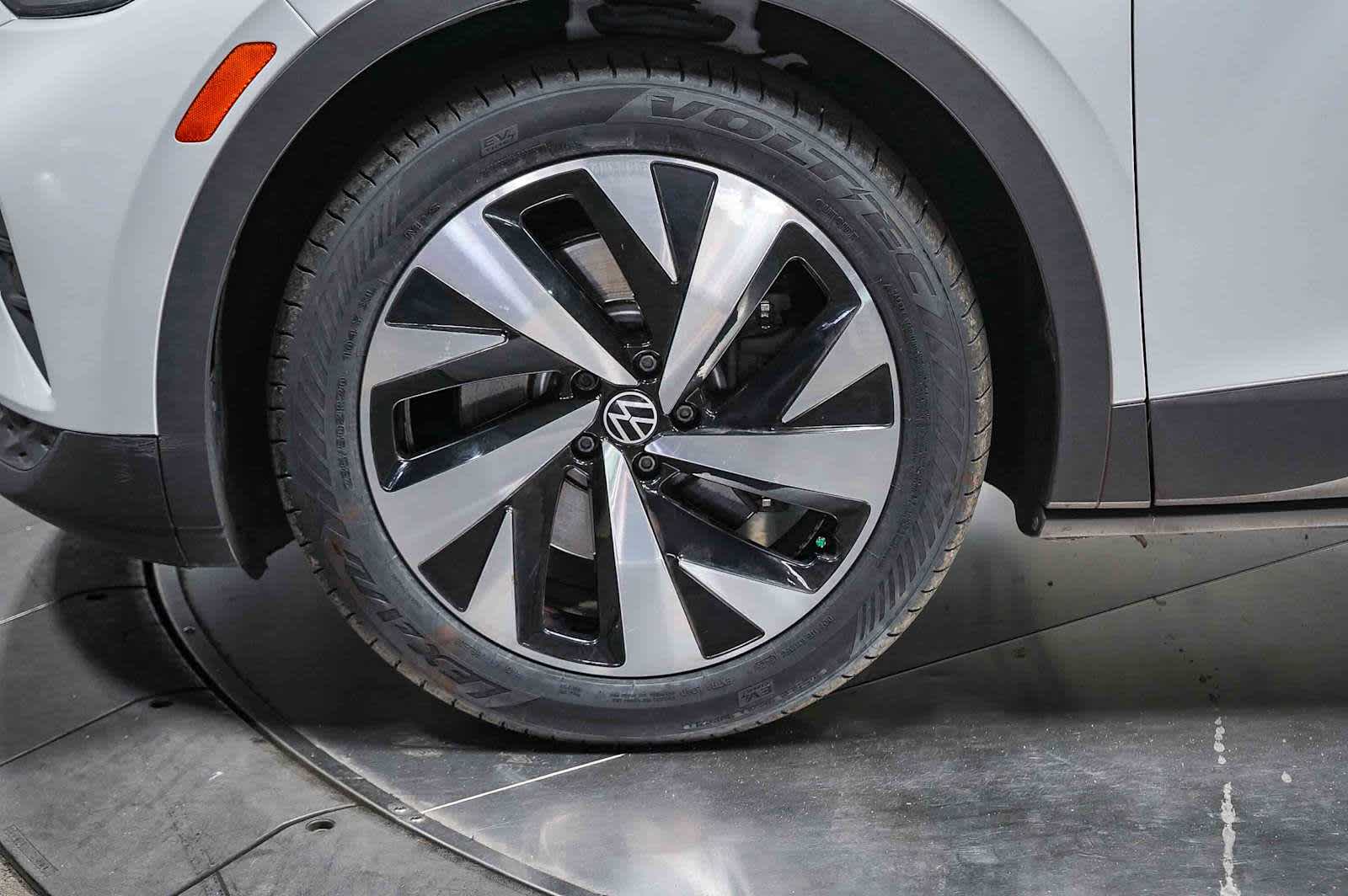 Thumbnail: 2021 Volkswagen ID.4 - 10