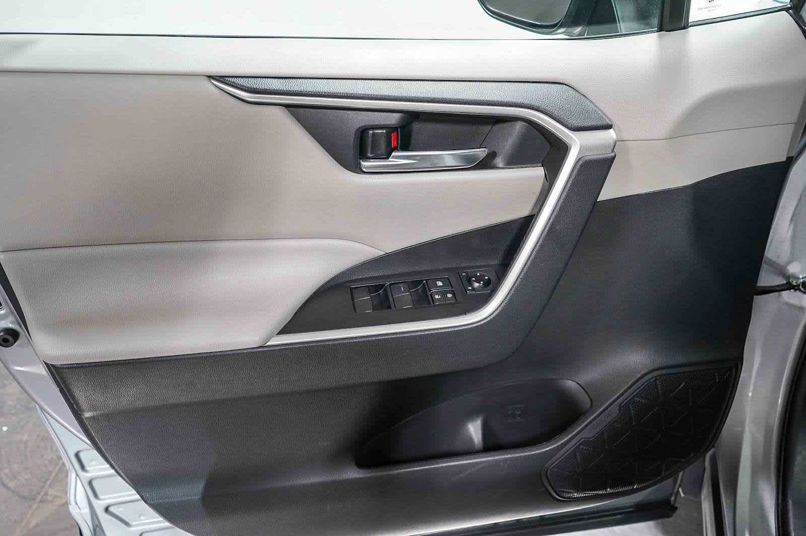 Thumbnail: 2021 Toyota RAV4 - 25