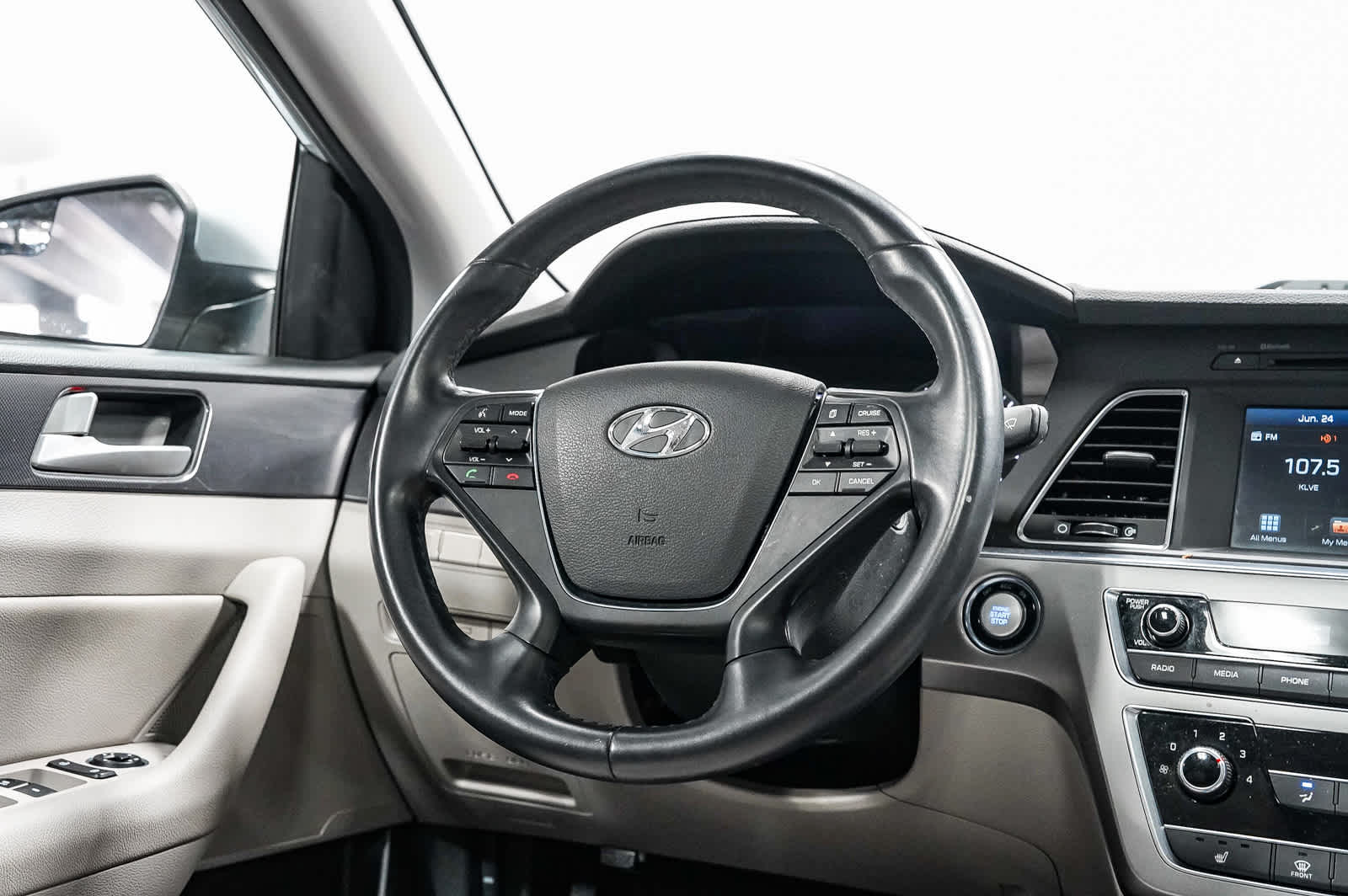 Thumbnail: 2017 Hyundai Sonata - 17