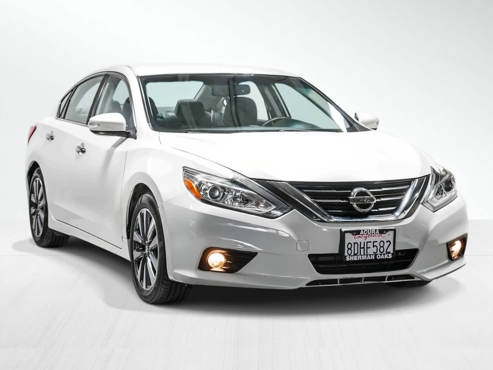 Thumbnail: 2017 Nissan Altima - 6