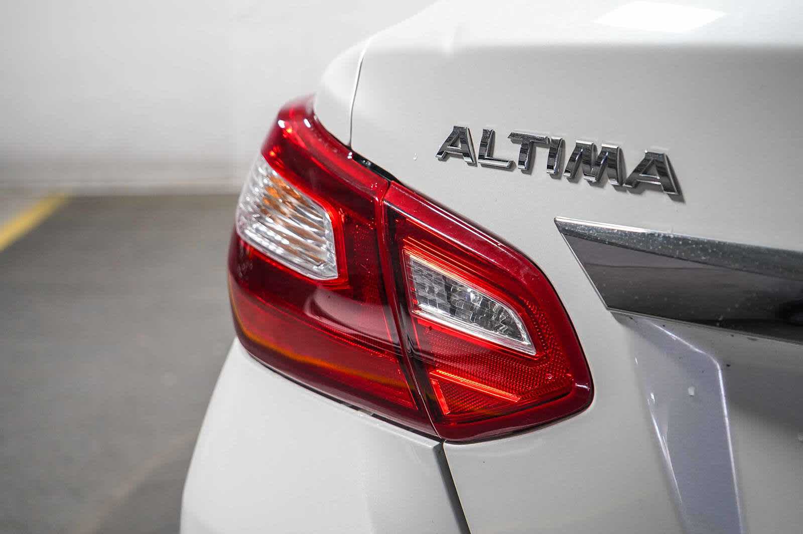 Thumbnail: 2017 Nissan Altima - 13
