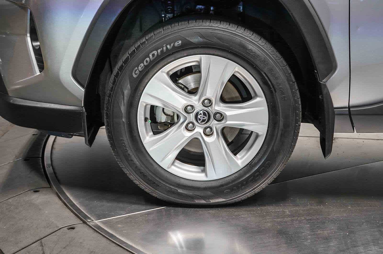 Thumbnail: 2021 Toyota RAV4 - 10