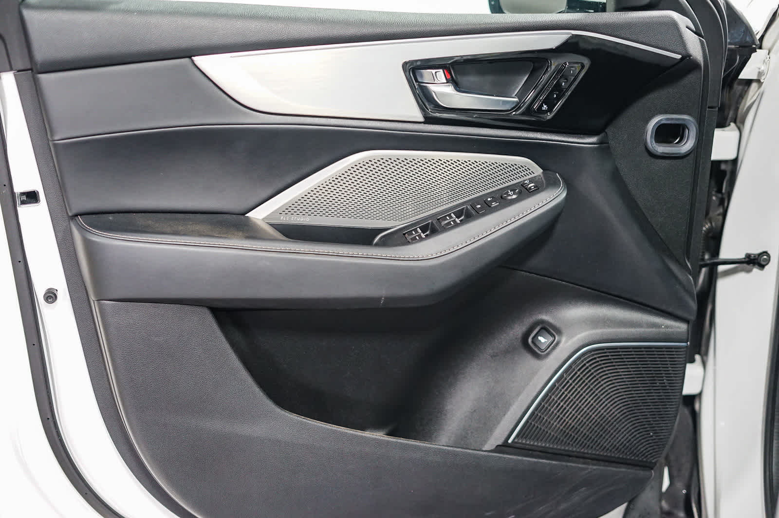 Thumbnail: 2023 Acura MDX - 28