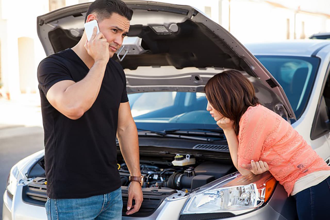 Couple_With_Car_Broken_Down.jpg