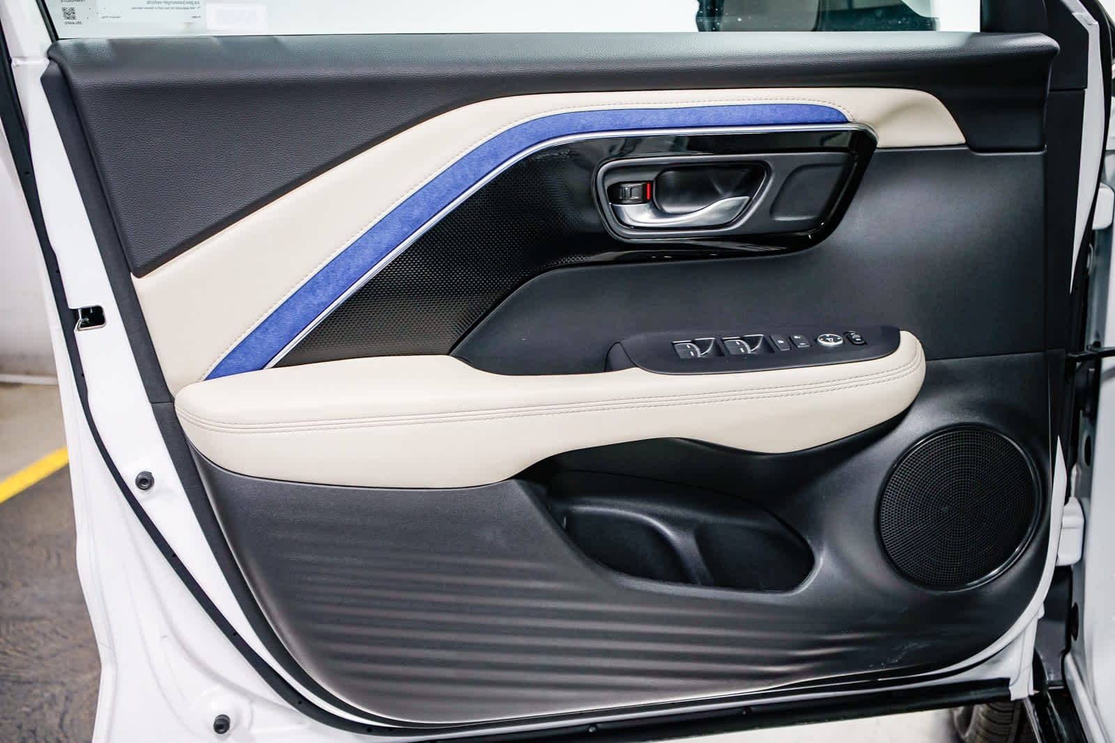 Thumbnail: 2025 Acura ADX - 22