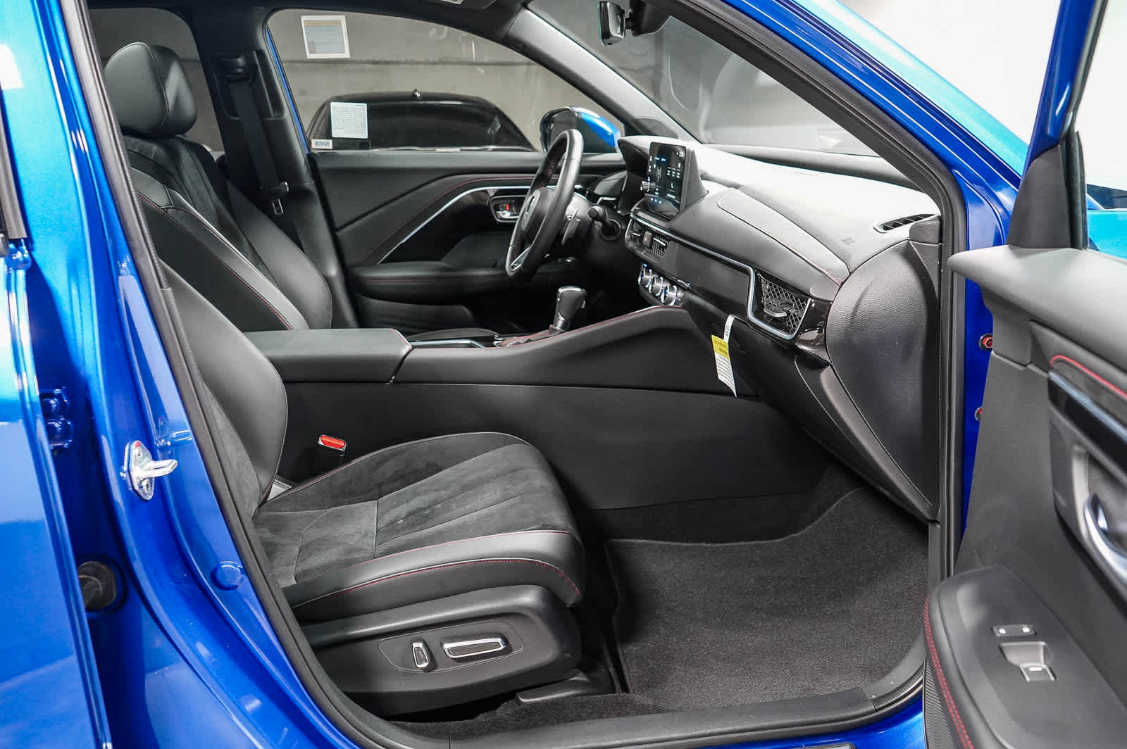 Thumbnail: 2025 Acura ADX - 19