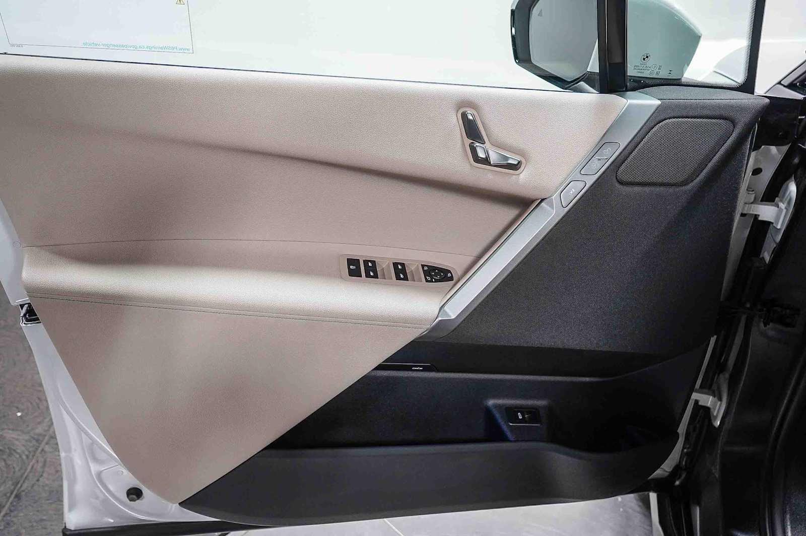 Thumbnail: 2025 BMW iX - 22