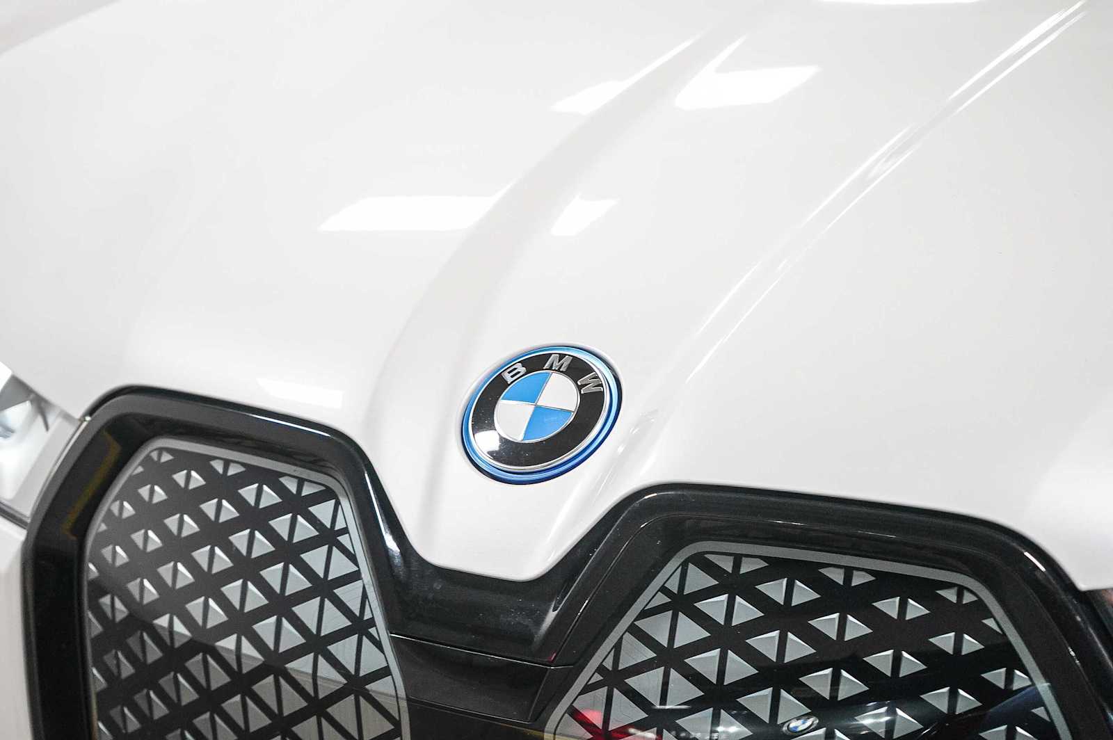 Thumbnail: 2025 BMW iX - 8