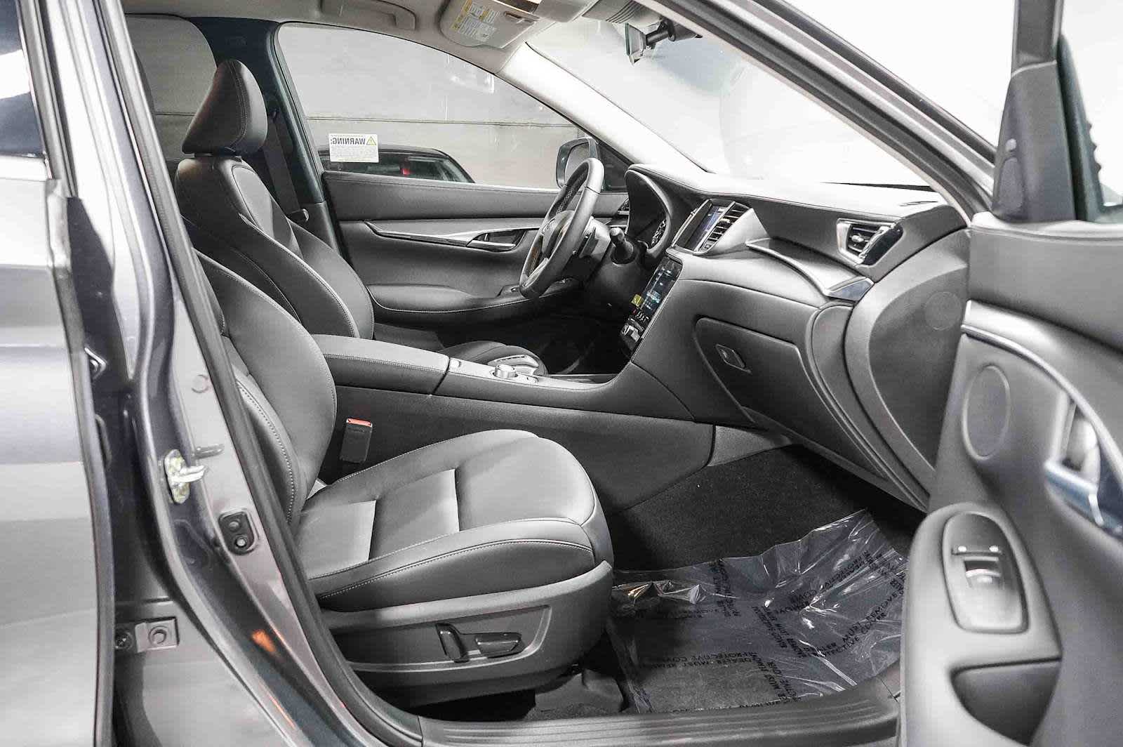 Thumbnail: 2025 INFINITI QX50 - 18