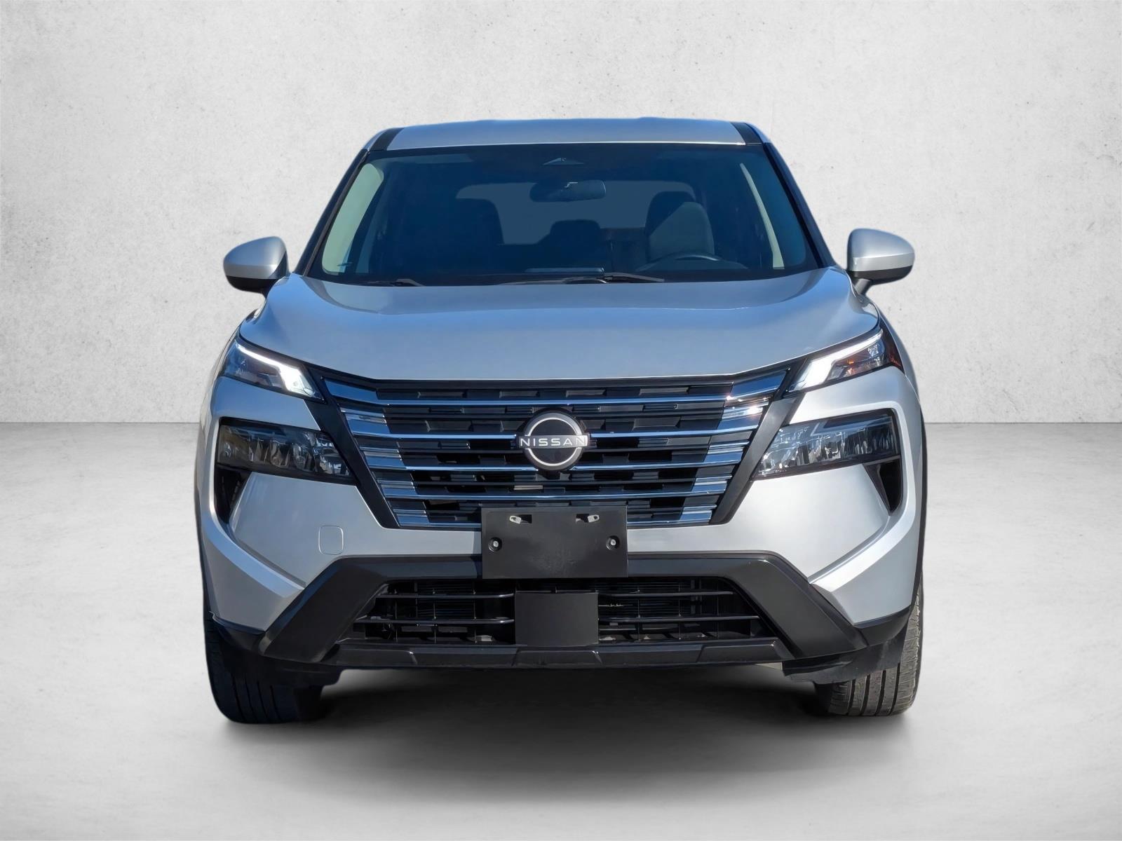 2024 Nissan Rogue SV photo 2
