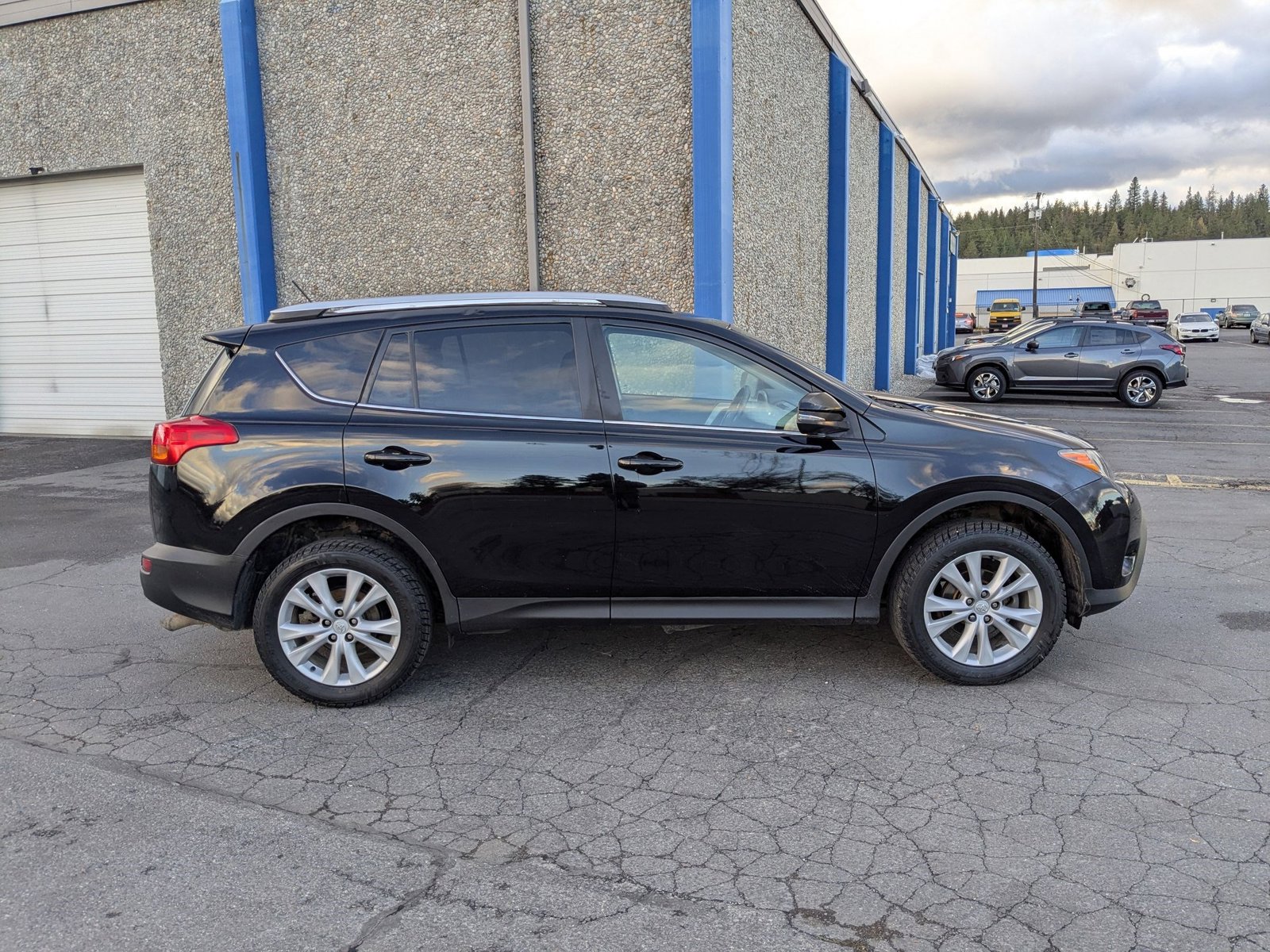 2015 Toyota RAV4 Limited photo 2