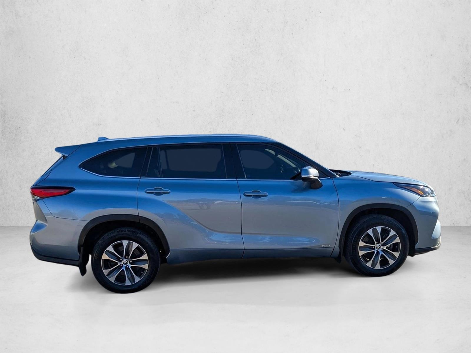 2022 Toyota Highlander Hybrid XLE photo 4