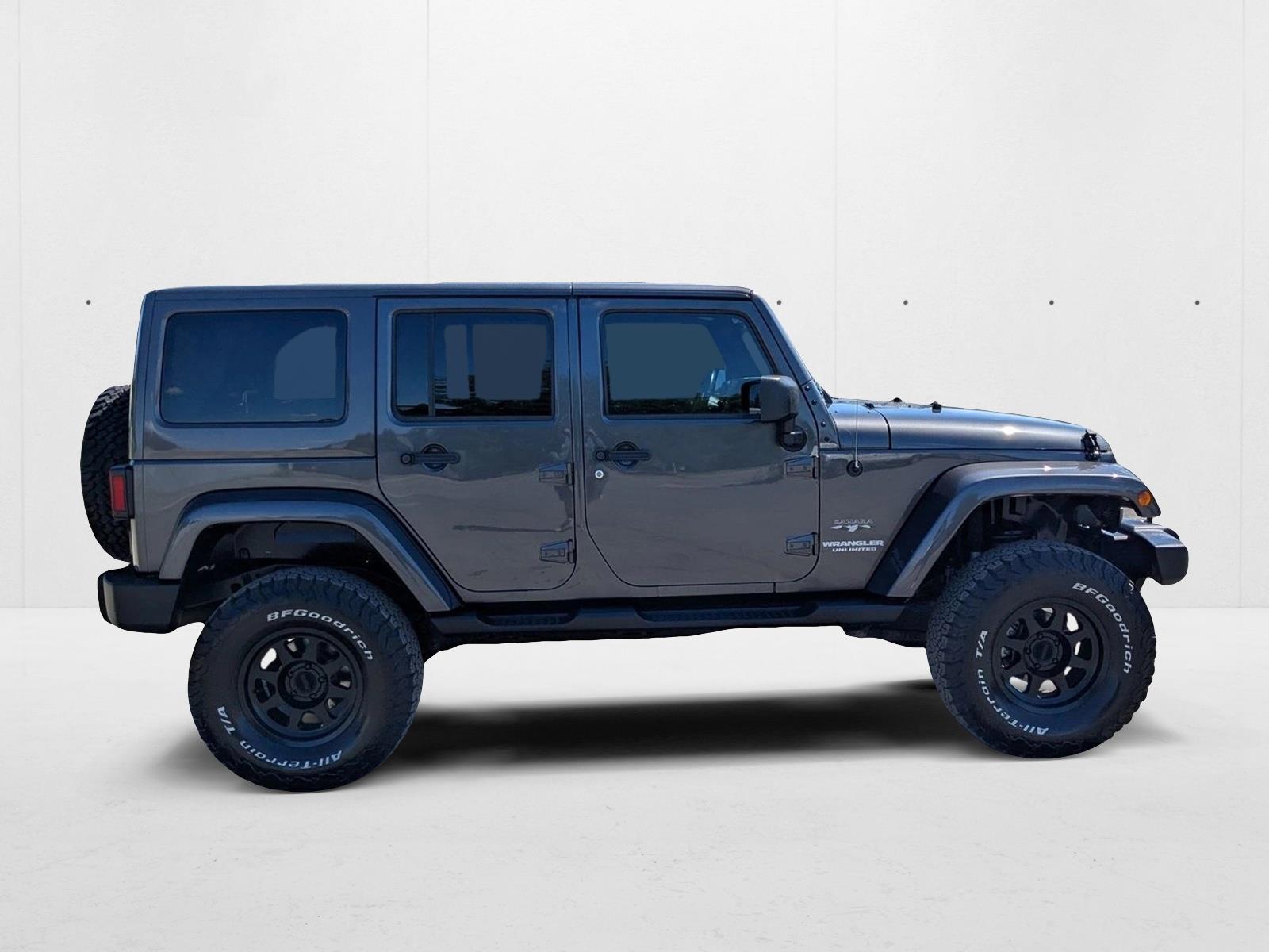 2017 Jeep Wrangler Unlimited Sahara photo 4
