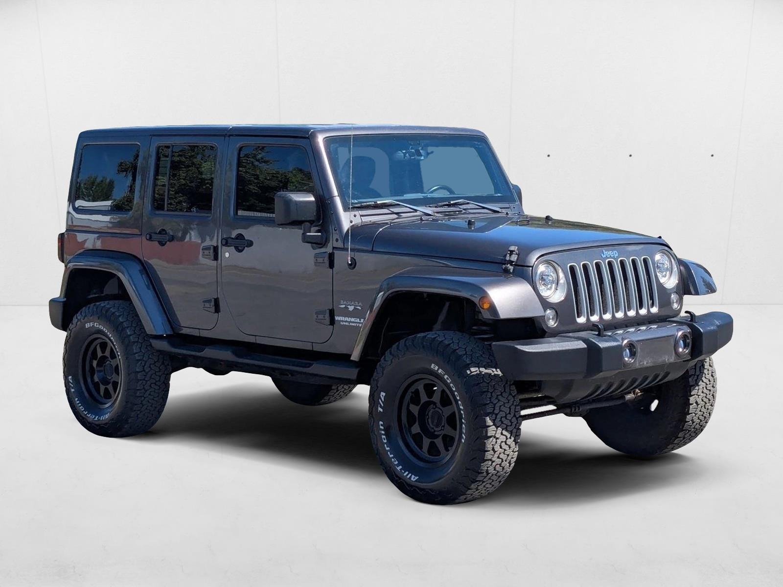 2017 Jeep Wrangler Unlimited Sahara photo 3