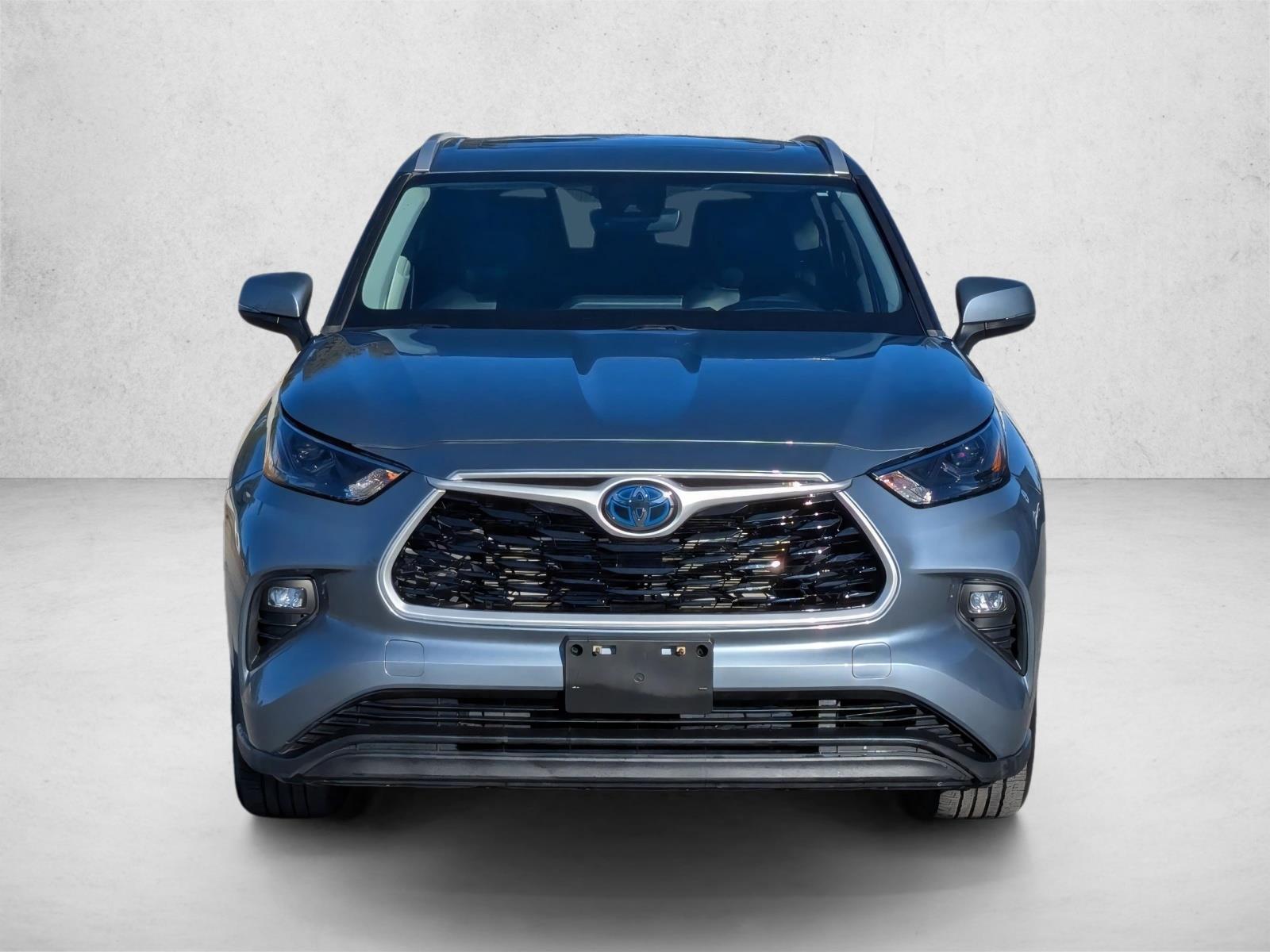 2022 Toyota Highlander Hybrid XLE photo 2
