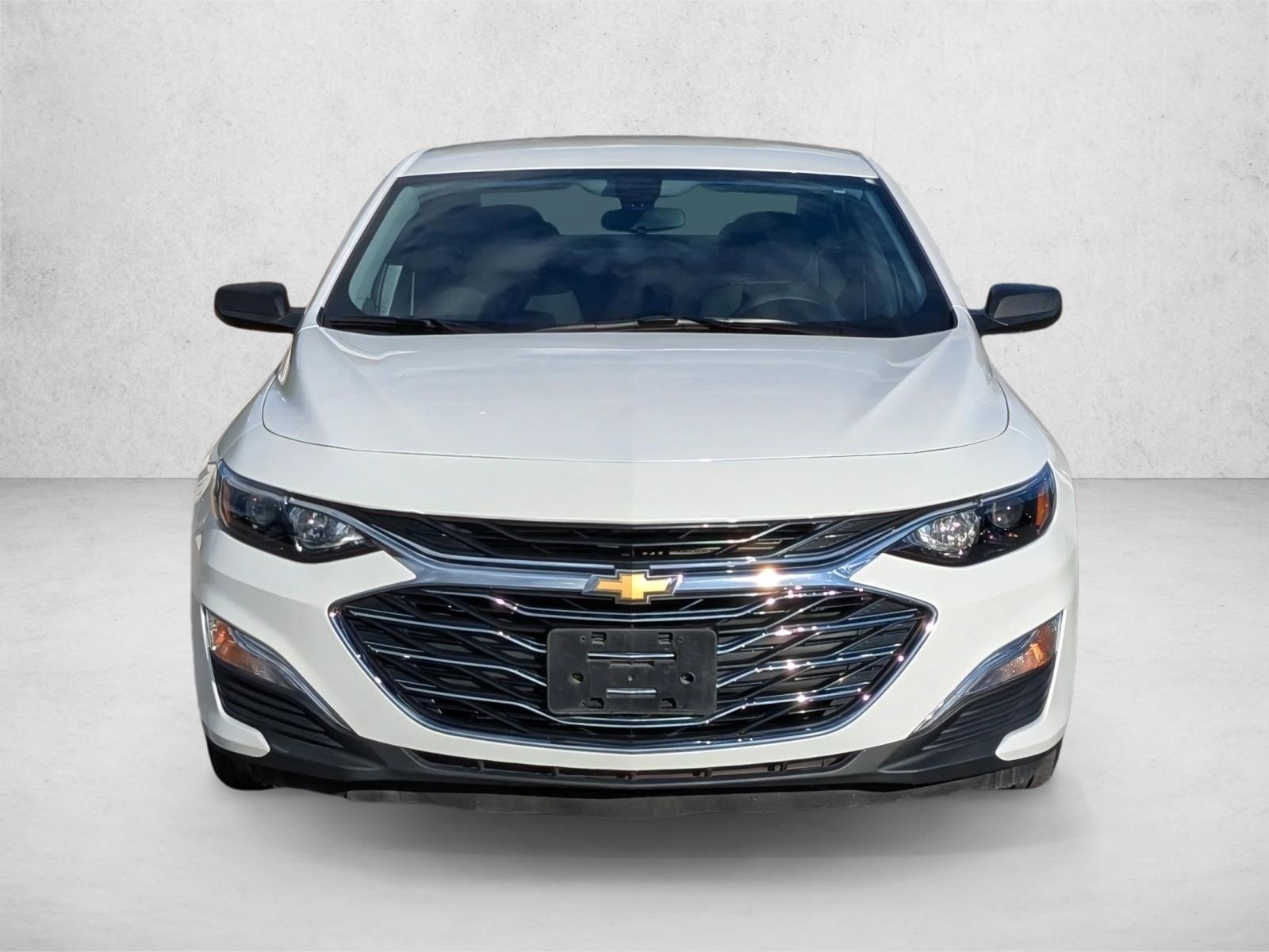2022 Chevrolet Malibu LS photo 2