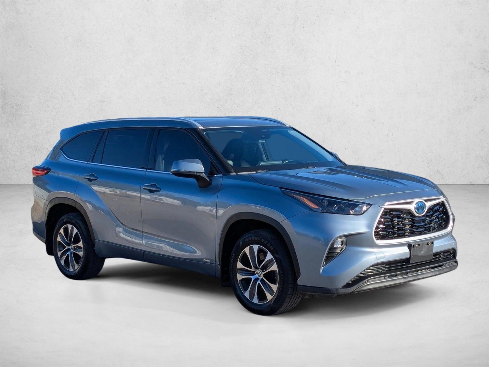 2022 Toyota Highlander Hybrid XLE photo 3