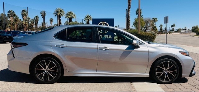 2021 Toyota Camry SE photo 3