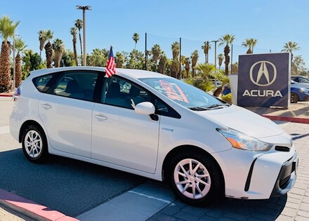 2017 Toyota Prius v Wagon