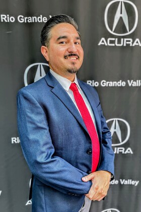 Staff member Christian Martinez from ID_4caa4cb1b811