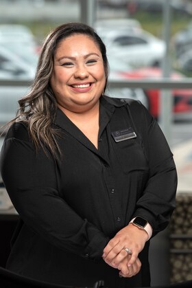 Staff member Joanna Hernandez from ID_4caa4cb1b811