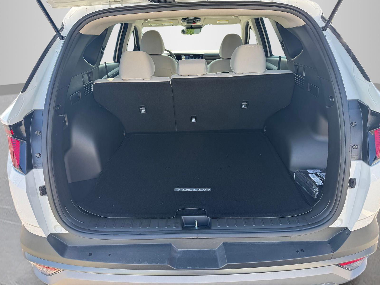 2025 Hyundai Tucson SE photo 3