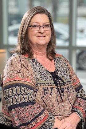 Staff member Julie Saathoff from ID_4caa4cb1b811