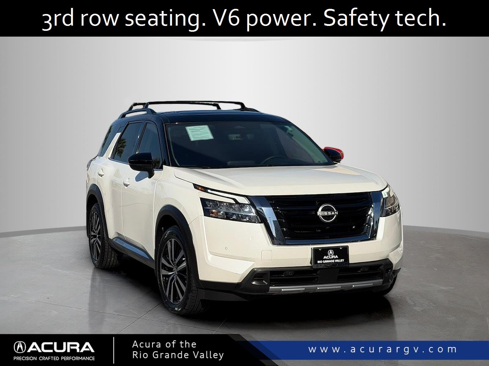 2023 Nissan Pathfinder Platinum's photo