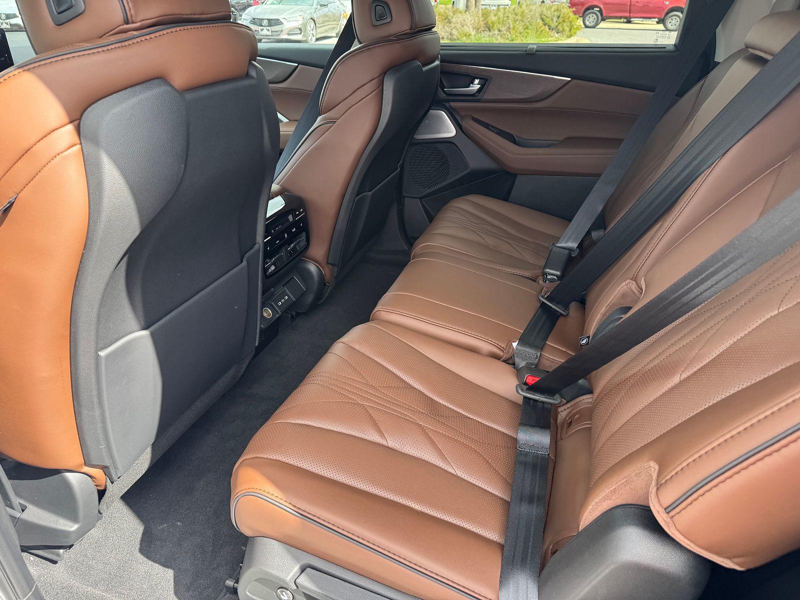 2026 Acura MDX SH-AWD Advance photo 4